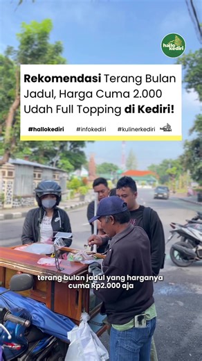 ‼️TERANG BULAN JADUL DI KEDIRI‼️ Akhirnya nemuin jajanana nostalgia anak 90an di Kediri cah 🤩 Namanya Terang Bulan Jadul, sejenis martabak manis tapi lebih tipis. Dan harganya cuma Rp 2.000 udah full topping loh 🥹 Siapa nih yang suka jajan Terang Bulan Jadul, tulis di kolom komentar yaaa 🤗 #hallokediri #kulinerkediri #kediri24jam #terangbulanjadul #fyp