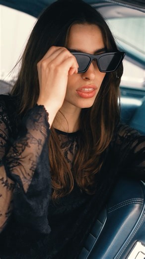 En collaboration avec un dentelier français, cette collection réinvente la dentelle entre glamour et rock. 🖤 Noir profond, touches de couleurs automnales… Des pièces audacieuses à porter selon votre style. Découvrez-les dès maintenant en magasin ou sur notre site web ! #DentelleFrançaise #GlamRock #NouvelleCollection #StyleAutomnal | Cache Cache