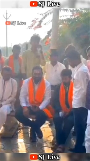आमदार संतोष बांगर संवाद साधताना