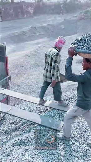Load aggregate gravel manually