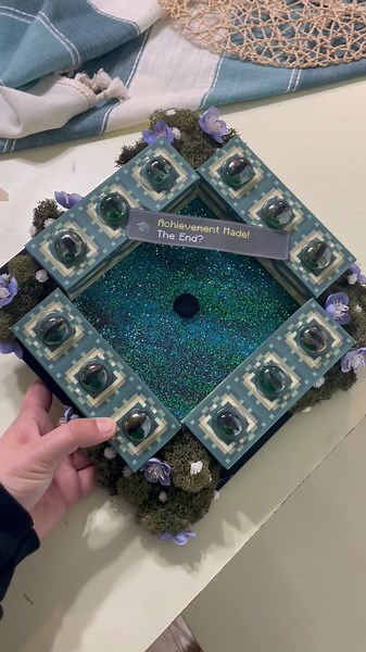 Make a Minecraft Grad Cap with me #minecraft #minecraftcraft #minecraftart #graduation #gradcap