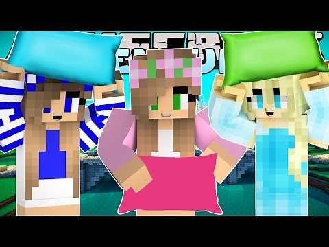 Minecraft - Little Kelly Adventures : PILLOW FIGHT AT THE PRINCESS SLEEPOVER!