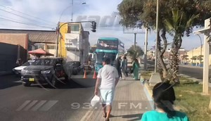 66K views · 332 reactions | #Pocollay | Automóvil choca bus de...