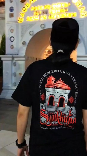 6.5K views · 190 reactions |  Kaos Haul Gubes Cilongok Abuya Uci ke 4 & Abah Sepuh ke 24 "Tanpa Perlu Bercinta Jiwa Terasa Tenang, Terjawab Tanpa Harus Bertanya". Harga Pendek: 95.000 Harga Panjang : 100.000 (Free Korek Haul Eksklusif + Gantungan Kunci + 2 Sticker Vinyl) Order : https://wa.me/6281563793065 . . . #storykobongtengah Story Kobong Tengah | Story Kobong Tengah | Facebook