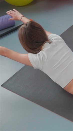 Yoga Queens on Instagram: "Angelina moves like poetry in motion — every stretch smooth, controlled, and elegant. #StretchWithAngelina #FlexibilityTraining #GymStretching #StretchRoutine #AngelinaWorkout #BodyFlow #StretchAndTone #GracefulFitness #FitAndFlexible #StretchingBeauty #FlexibilityGoals #StretchLikeHer #FullBodyStretch"