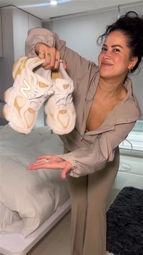 Mars Olivares | Content Creator | UGC on Instagram: "🌦️🥥🌴✨Comfy look on Sunday… Comment SHOP I’ll send you the link just check your DM’s! 💌https://liketk.it/5weGe Jacket 50 UPF FELYFIT [Link in bio] Jewelry @olivinalua code: mars10 Necklace @fancimenyc 15% off code: MARS15 #ootd #grwm #comfystyle #comfy #sundayfunday #loungewear #chillmode #comfylooks"