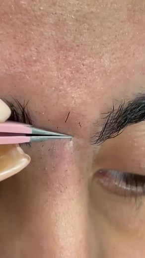 Point Tip Tweezers 😍 #tweezers #tweezing #eyebrows #brows #browshaping