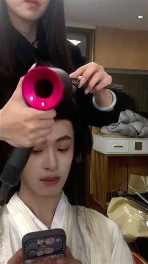 Ancient Style Flower Goddess Makeup for the Handsome Guy - A Step-by-Step Guide