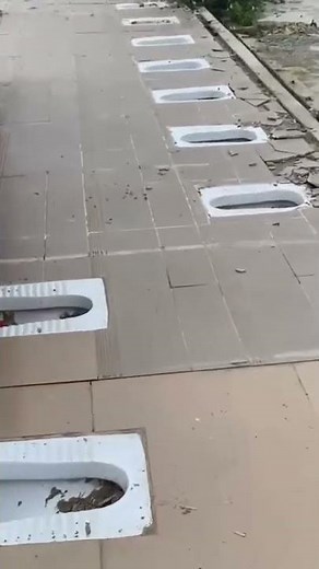 全て丸見え中国の公衆トイレ