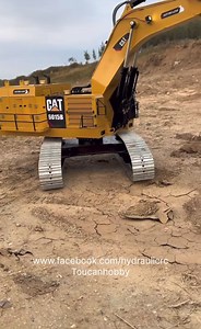 216K views · 3.1K reactions | 1/14 scale CAT 6015B excavator in action 勞朗朗a 63kg full metal beast  #rcconstructionmodels #rcconstruction #excavator #hydraulic #construction #hydraulicrc | Toucanhobby RC Model | Facebook