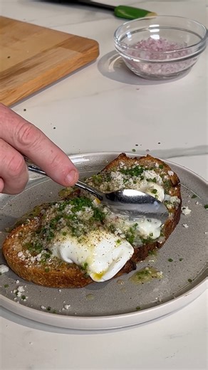 Food Network on Instagram: "Poached eggs, @bobbyflay’s way 🤌 🍳 Tune in to the finale of #BeatBobbyFlay: Holiday Throwdown, Tuesday at 8|7c! Get the recipe at the link in our bio."