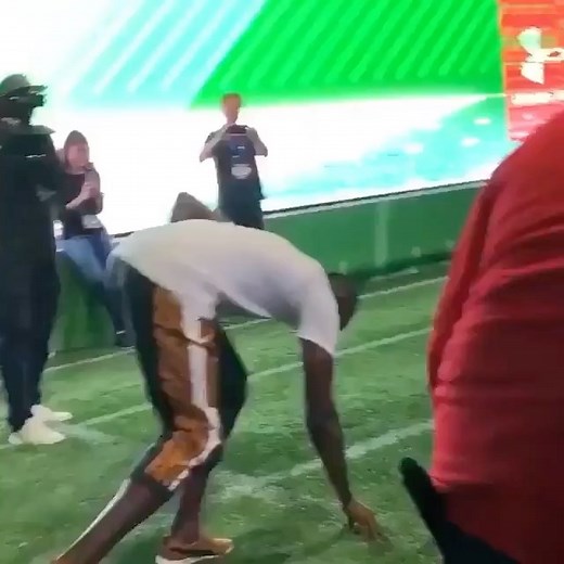 Flashback to when Usain Bolt ran the 40-Yard Dash at Super Bowl LIII. 💨 Bolt ran it in 4.22 seconds. 😳 (🎥: Usain Bolt) | theScore