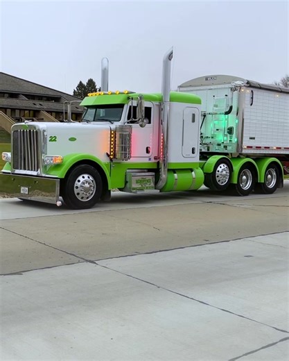 Matt Meister rolling out with his new tri-axle Pacesetter with rear lift, hydro traps, stainless rear and complete light package. Thanks for buying Wilson® Matt! #wilsontrailer #wilsontrailers #grainhauler #hopperbottom #wilsonpacesetter #truckandtrailer #haulmore | Wilson Trailer Company