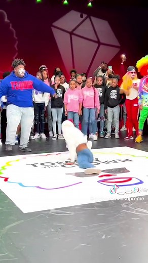 Clown Dance Battles: Tommy the Clown Dance Moves