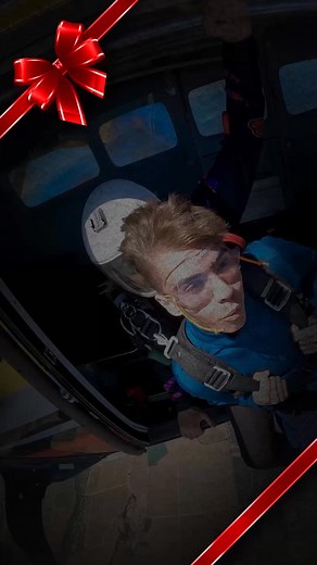 Looking for a WOW-worthy present? Step up your gift-giving game with a Skydiving Gift Card, limited number available at a HUGE discount during our holiday sale! • Total Flexibility (transferable to anyone who meets the requirements to skydive) • Instant Delivery (via email, plus a printed certificate) • Tons of Options (choose the option and price point that works for you) • Only 100 Available (so grab yours fast, before they're gone!) | SkyDance SkyDiving