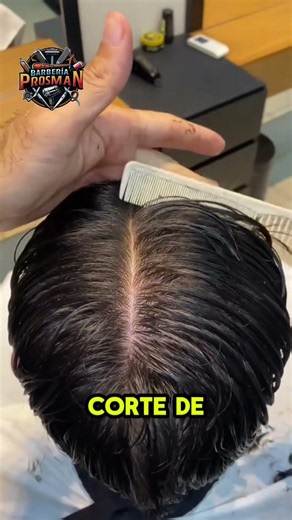 tutorial de como cortar con tijeras en la parte superior de la cabeza 💈✂️. #barberia #barber #curso
