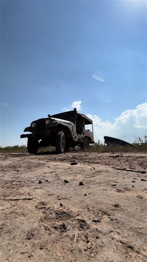 Jeep modelo 56 en acción 💪🏽💪🏽💪🏽 estaba enterrado el tráiler con la lancha!! Nada detiene esa jeepeta 🔥🔥💪🏽 #jeep #viral #hunting #duckhunter