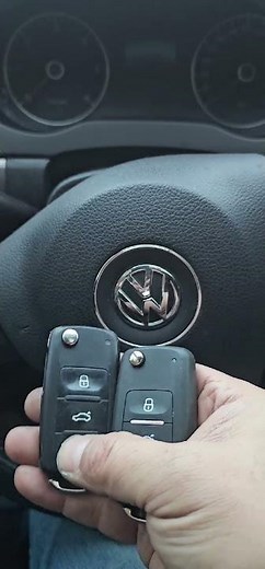 Toronto. 2013 Volkswagen jetta program smart key fob. #autolocksmith #carkeyprogramming