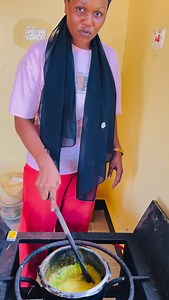 😂😂😂Mimi siwezi kusonga ugali mkubwa aya njoo nikufundishe hapa leo mimewapikia wanangu hapa kituoni @free_childrentz @free_childrentz | Maye kidoti