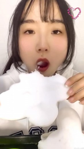 Delicious❄️ #IceASMR #CrunchyIce #IceSpoons #SatisfyingSounds #FrozenDelight #RelaxingASMR #CoolVibes #IceEating #ChillMoments #ASMRCommunity | Soft Relaxing ASMR
