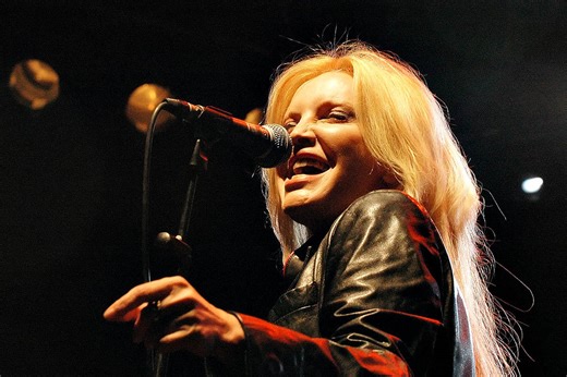 La bambola di Patty Pravo, il significato: "Tu mi fai girar, tu mi fai girar"