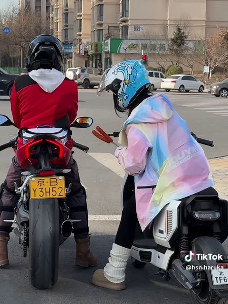 バイク女子のスタイリッシュなライフスタイル