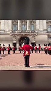 WATCH: 3,700 miles from Detroit, The Queen's Guards are playing Aretha Franklin's Respect outside of Buckingham Palace in tribute to the Queen of Soul whose funeral is taking place today. | Charlie Proctor