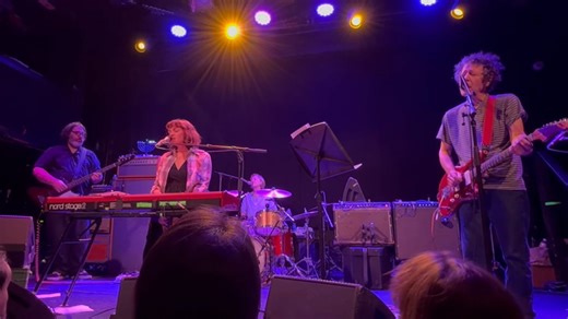 Norah Jones Covers Bob Dylan & Randy Newman With Yo La Tengo At Hanukkah Show