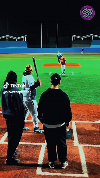 Icky double play at #bigleaguedreams #slowestpitcher #slowpitchsoftball #slowpitchhighlights #leaguenight #usssa #asasoftball #baseball #mlb #coedsoftball #slowpitchsoftball🥎 #slowpitch #softball #softballlife #beerleague