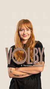 Inbox podcast on Instagram: "Dneska trochu jinak – Volby s Terezou Povolnou @terezapov, členkou týmu Šťastného podcastu. Označení zastupkyně generace Z ji dokáže vytočit. „Generace Z je stejně různorodá jako každá jiná," říká Tereza s úsměvem. A co si myslí o zastoupení mladých v české politice? „Ten prvotní elán, prvotní drive, který mají, se logicky přejde, když dělají asistenta poslance 12 let a oni je na tu kandidátku vždycky šoupnou na 28. místa," říká. Mladí politici mají podle ní pořád pr