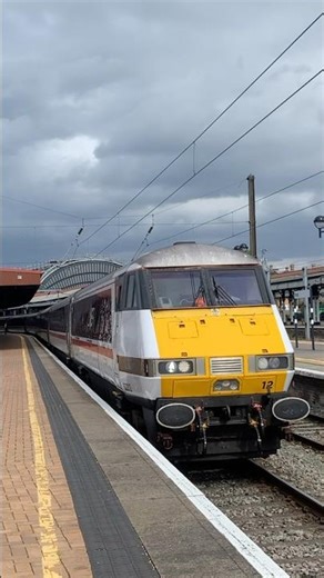 Mega Class 82 DVT horn and departure! #horn #railway #loud #train