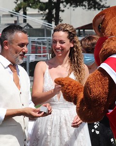 This homecoming king and queen could've never guessed they'd be standing on the 50-yard-line 28 years later...but as husband and wife. 💍 | Humankind