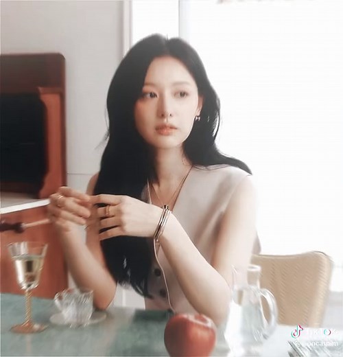 Discover the Visual Queens: Kim Ji-won, Nana, and Im Jin Ah!