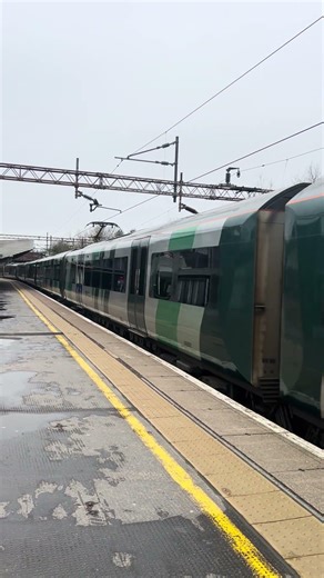 Class 350/1 departing Northampton #train