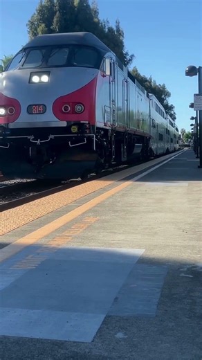 Caltrain MP36PH #928 departs Capitol with a Friendly Crew and Hornshow! #caltrain