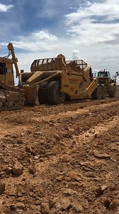 239K views · 2.4K reactions | Built to be the biggest. Check out the world's largest earthmoving scraper getting push-loaded in Texas. | K-Tec Earthmovers | Facebook