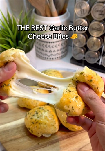 You need these garlic butter cheese bites 🧀 #CheeseBites #CheesePull #Garlic #GarlicBread #EasyRecipe