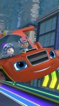 Blaze i mega maszyny | Submarine Blaze zatrzymuje śmierdzące skunksy pod wodą! 🦨🫧 #Shorts