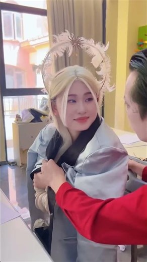 The Kind Clown Shares His Clothes With Others! #Harleyquinn #Clown