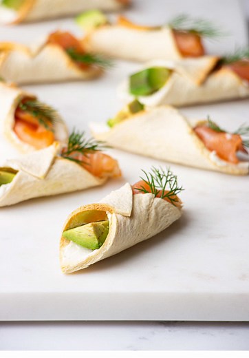 Ricetta Cannolini Veloci con Salmone, Philadelphia e Avocado