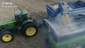 Just a few more days of beanin’ left #CapCut #iowa #farming #johndeere #mannfamilyfarms #youtube #NissanShowUp #fyp