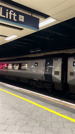 Cross country class 221 arriving into Birmingham new street