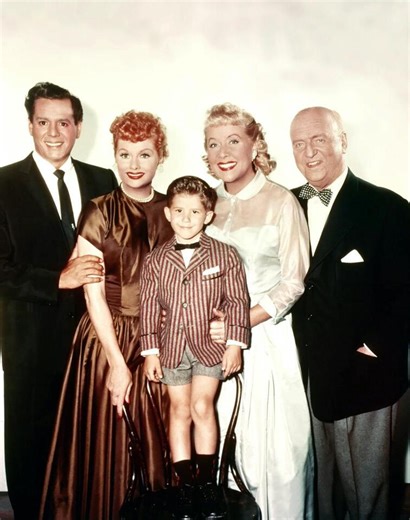 The 42 Best 1950s Sitcoms That Invented TV Comedy — ‘I Love Lucy’ to ‘Leave It to Beaver’ - NewsBreak