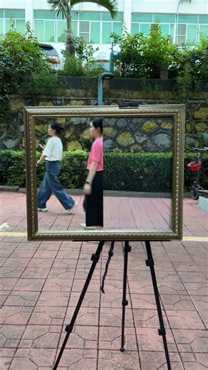 Daily Vibes Of Artist on Instagram: "@huangyaopainter 🎨🌳 Through his stunning camouflage art, Huang Yao transforms canvases and objects until they vanish into their surroundings. With incredible precision, he paints every detail to align flawlessly, from backdrops to tree trunks, creating optical illusions that question what is seen and unseen. His work invites us to reflect on identity, perception, and our connection to the environment. Art by: HYao23 / 黄瑶绘画 on (Döuyin)"
