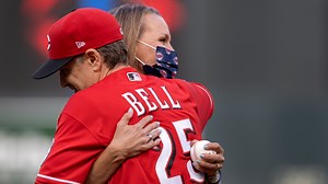 Minnesota Twins, Cincinnati Reds honor the late Mike Bell in pregame tribute