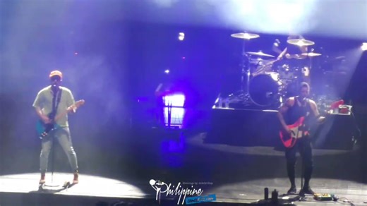 All Time Low starts strong with "Tell Me I'm Alive." | Philippine Concerts