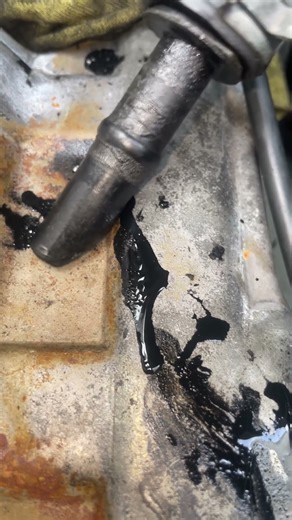 Motor Soprando Jogando Óleo Lubrificante Fora indica excesso compressão cárter testar motor e turbo