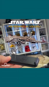 Guardate questo video per scoprire alcune delle astronavi spaziali e veicoli della nostra collezione di Star Wars con @saberlife_ig. 🚀 Ha già ricevuto la Nave Reale nubiana, la nave di Grievous e la Speeder Bike 74-Z! 🏍 an7b.short.gy/StarWarsBundle_DeAIT | De Agostini
