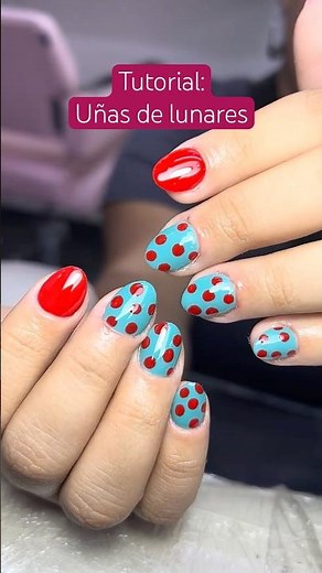 Uñas de lunares ❤️🩵 Cortas y coloridas #uñasentendencia #uñascortas #uñasdemoda