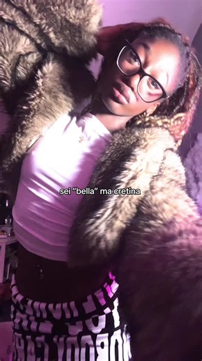 Bella ma cretina: Riflessioni sul bellezza e intelligenza